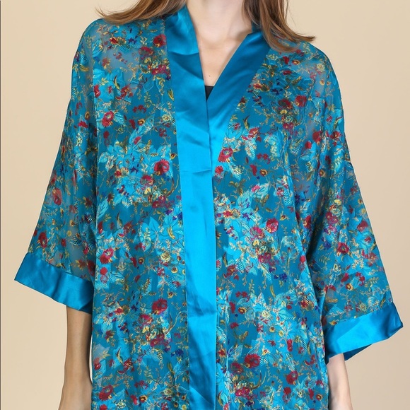 VICTORIA' S SECRET KIMONO ROBE ONE SIZE - Picture 2 of 6